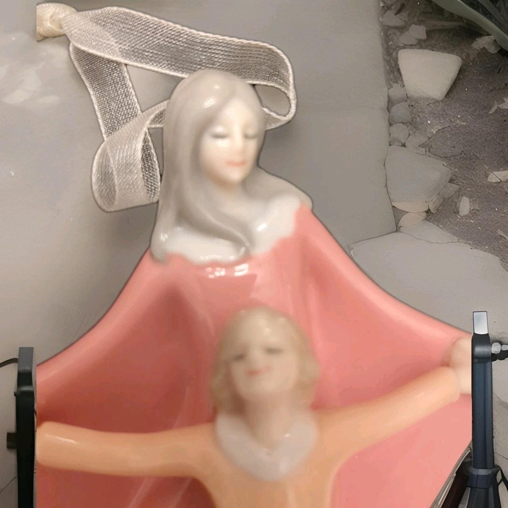 2004‎ Hallmark Ornament An Angel's Touch Mother and Daughter, (2004 HMK Lic) - Picture 4 of 12
